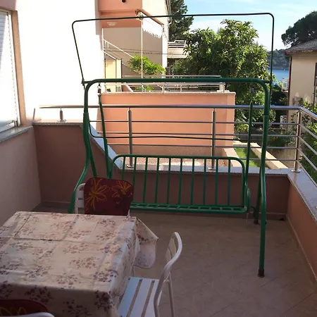 Lara Apartmán