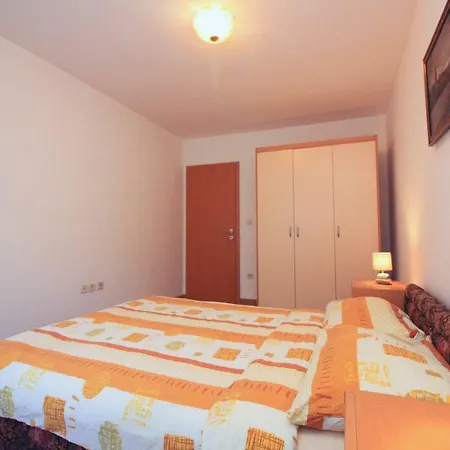 Lara Apartmán *