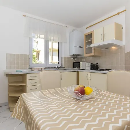 Apartment Lara *