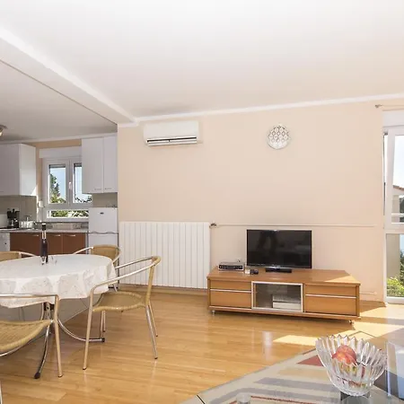 Apartment Lara