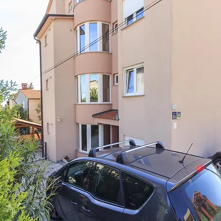 Apartment Lara