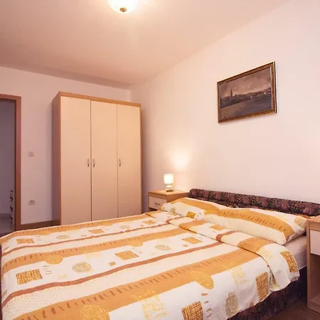 Lara Apartment